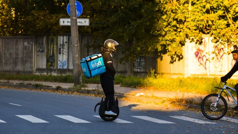 PEV for Delivery Couriers in Europe: Real Cost per 100 km vs a Car