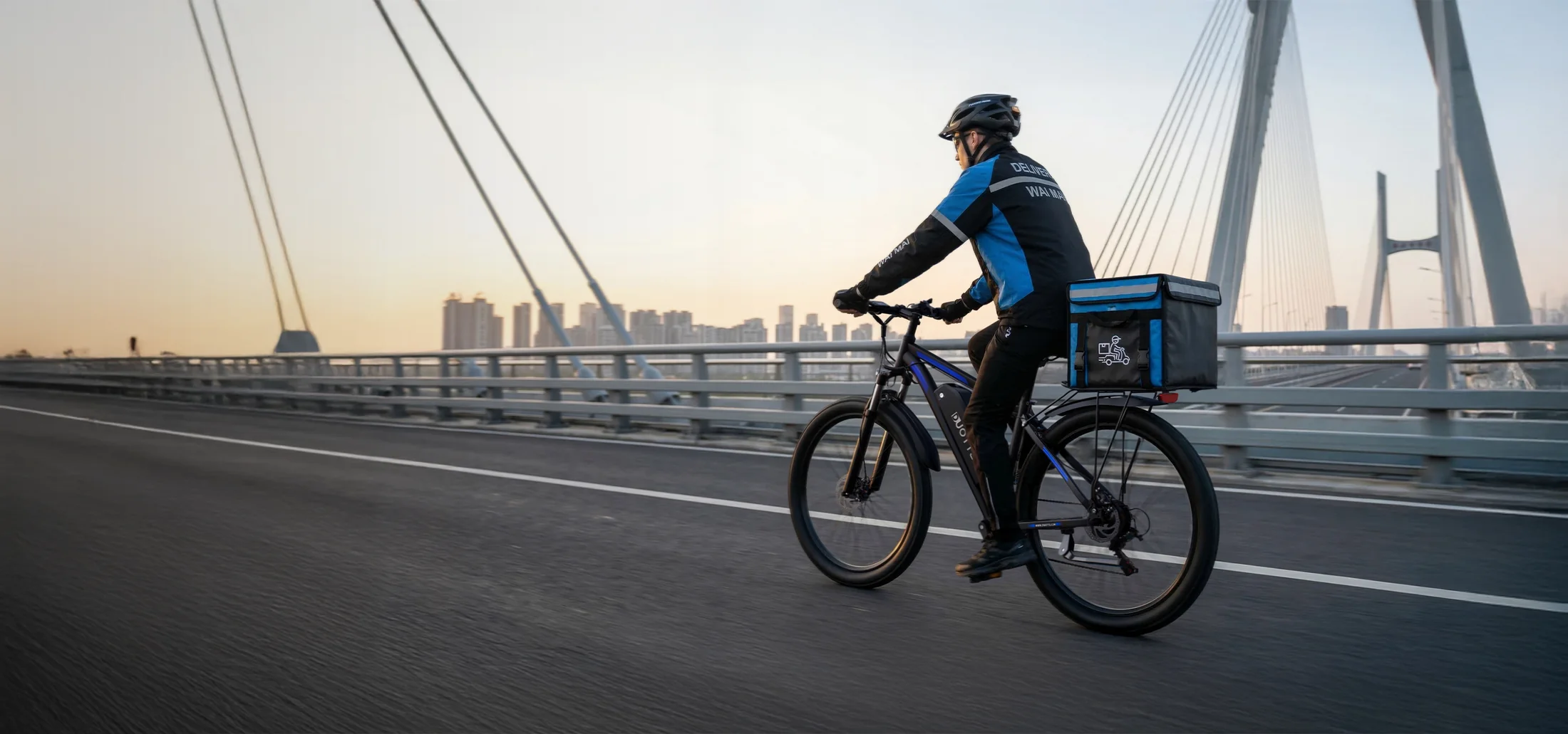 Range, lights, front fork

The C29 offers three riding modes: regular cycling, pedal-assist, and pure electric. With a 15AH battery, it supports pedal-assist mode for 80-100 km and pure electric mode for 50-60 km. Its headlights illuminate the way forward, while its lightweight all-aluminum shock-absorbing front fork ensures a safer and more comfortable ride.