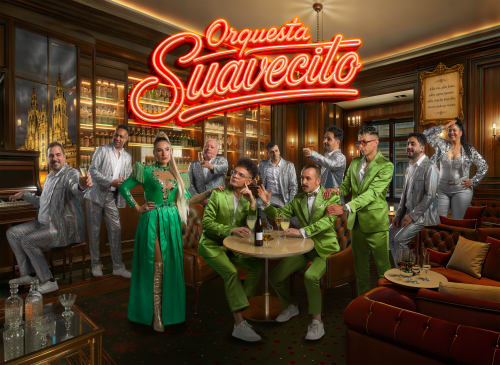 Suavecito - Orquesta o grupo musical en concierto