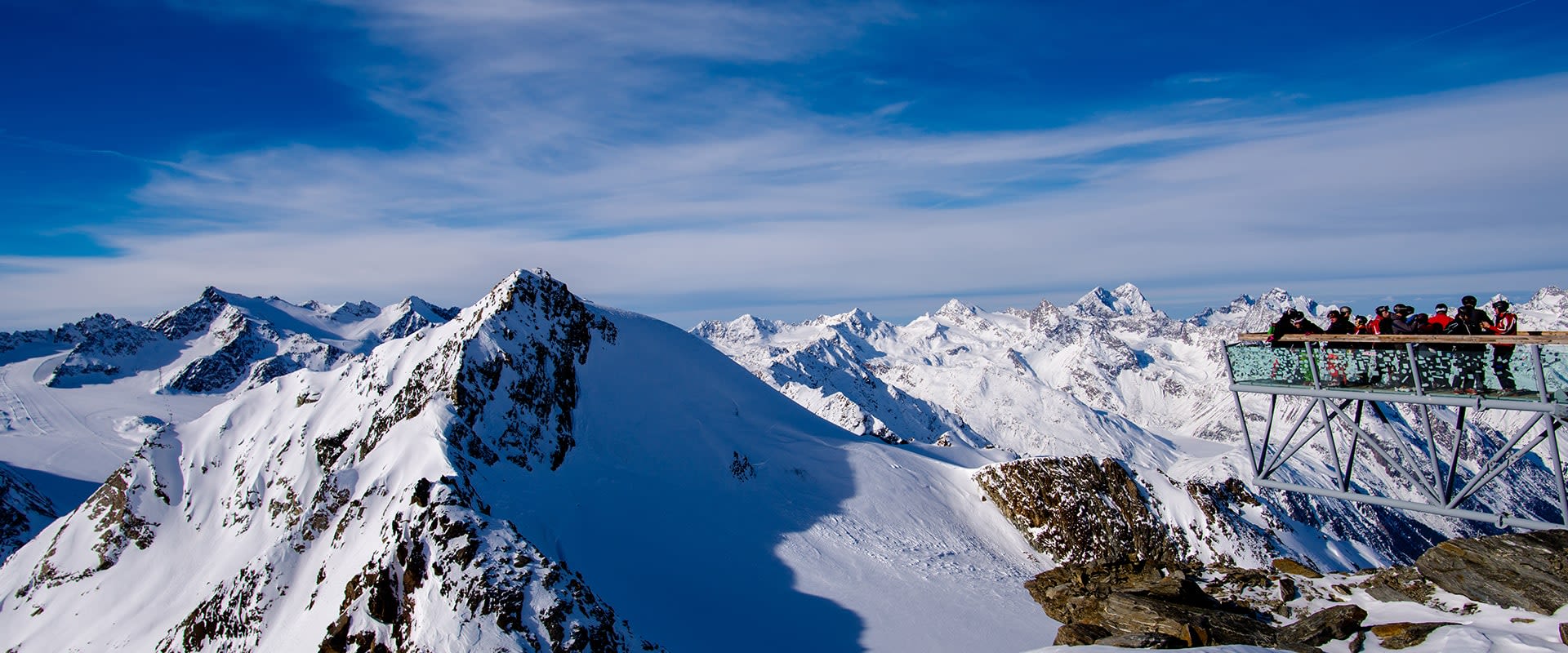 Sölden panoramic view from the highest peak in a sunny winter day