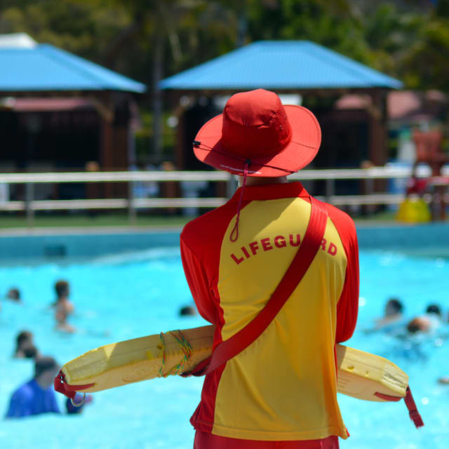 UV Safety in Aquatic Workplaces: Risks, Prevention & Responsibilities