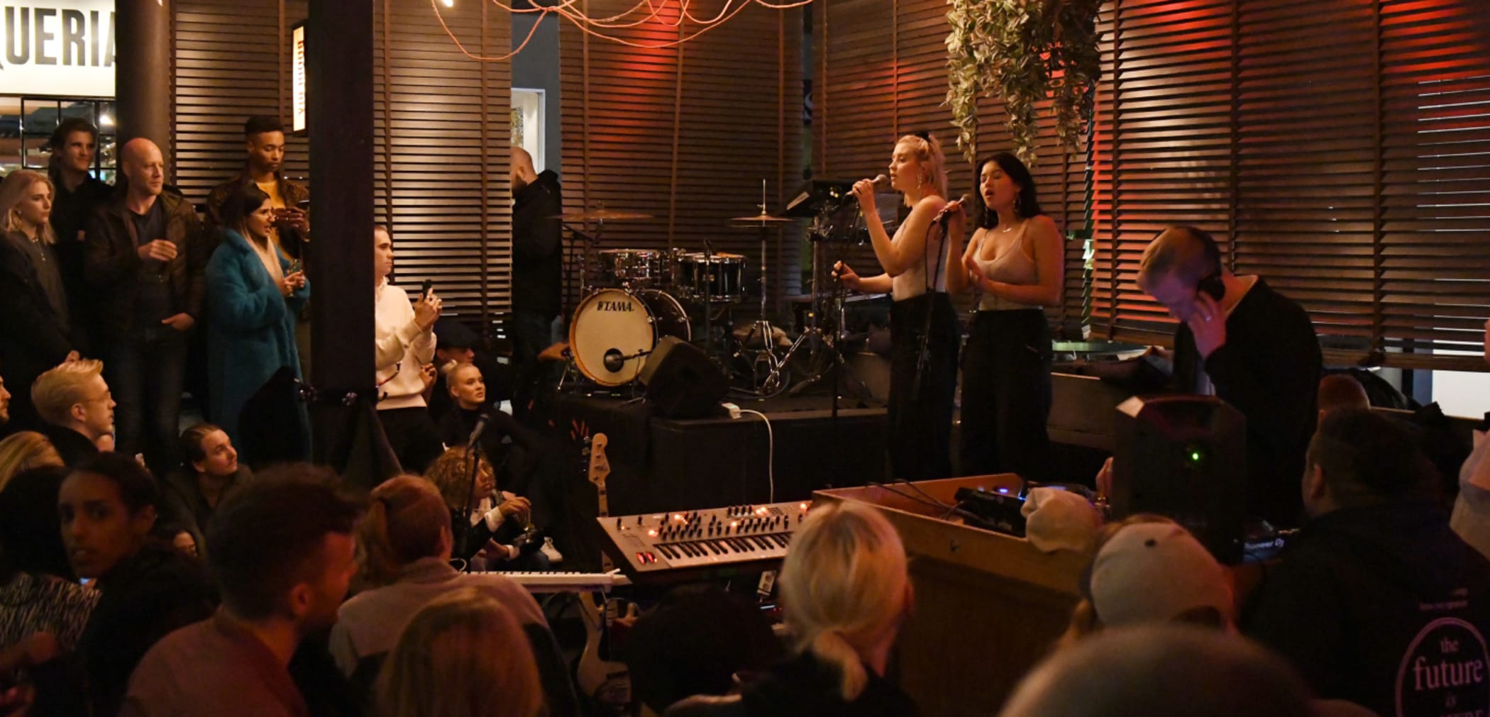 Book artists, live bands, DJ's | Entertainment for your event | Gigital