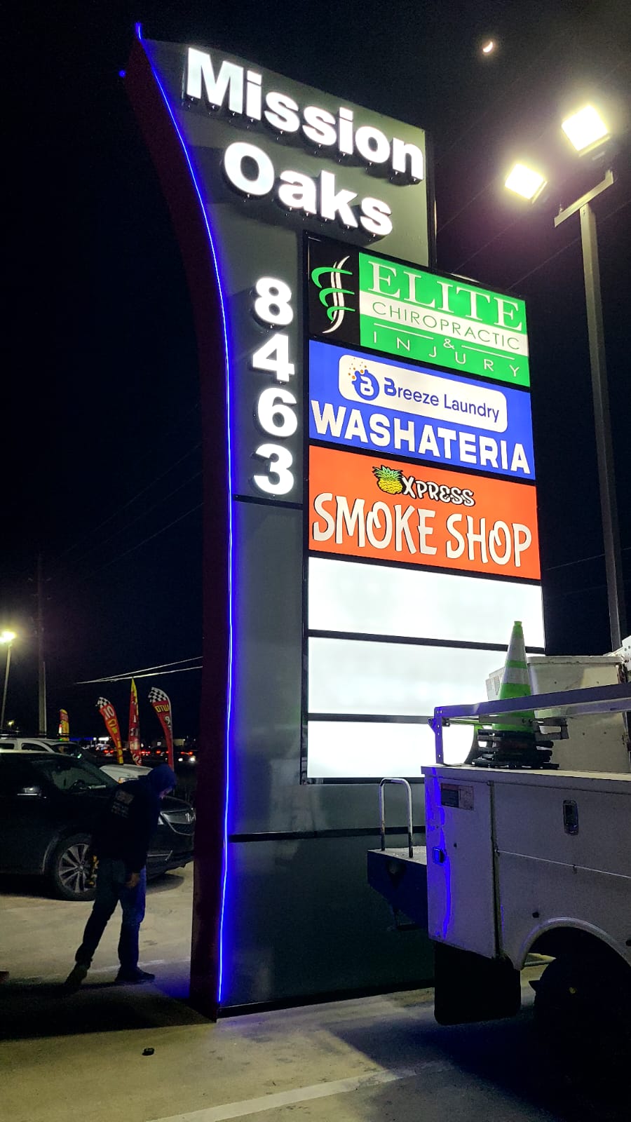 Illuminated multi-tenant shopping plaza directory sign