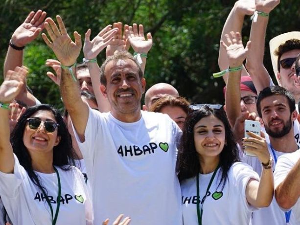 Haluk Levent ve ahbap gönüllüleri