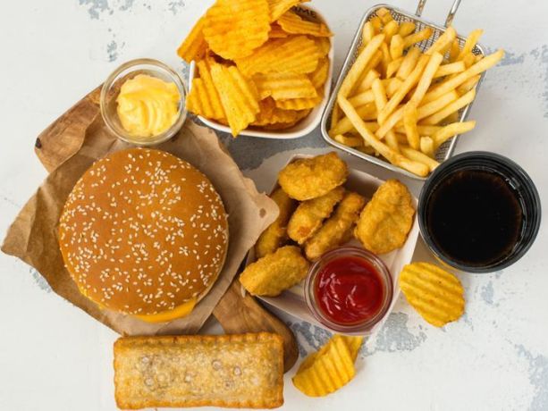 Hızlı hamile kalmak istiyorsanız trans yağlı yiyeceklerden uzak durun