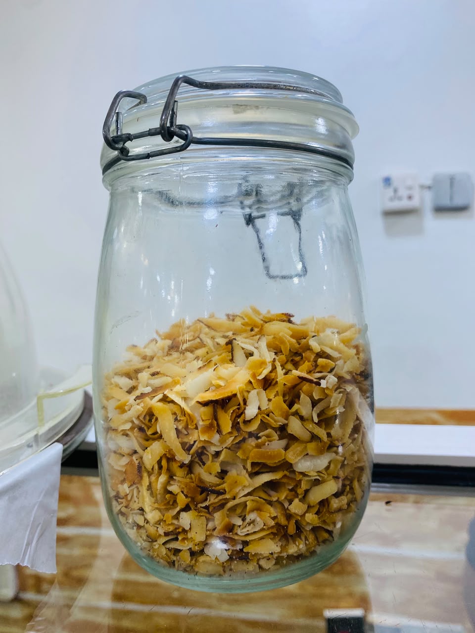 Coconut chip topping