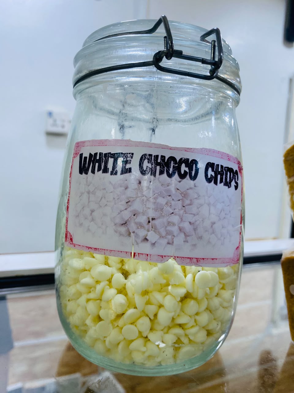 White choco chip topping
