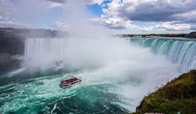 Guided boat tour of Niagara Falls in Canada with Cosmos