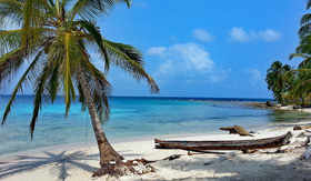 Remote Snorkeling Beach in San Blas Islands, Panama