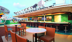 Waves Pool Bar on NCL Epic
