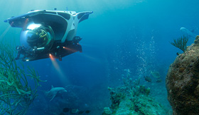 Seabourn Submarine exploring reefs