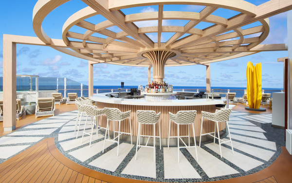 Vibe Beach Club Bar on Norwegian Luna