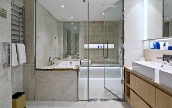 Viking Yi Dun Explorer Suite bathroom