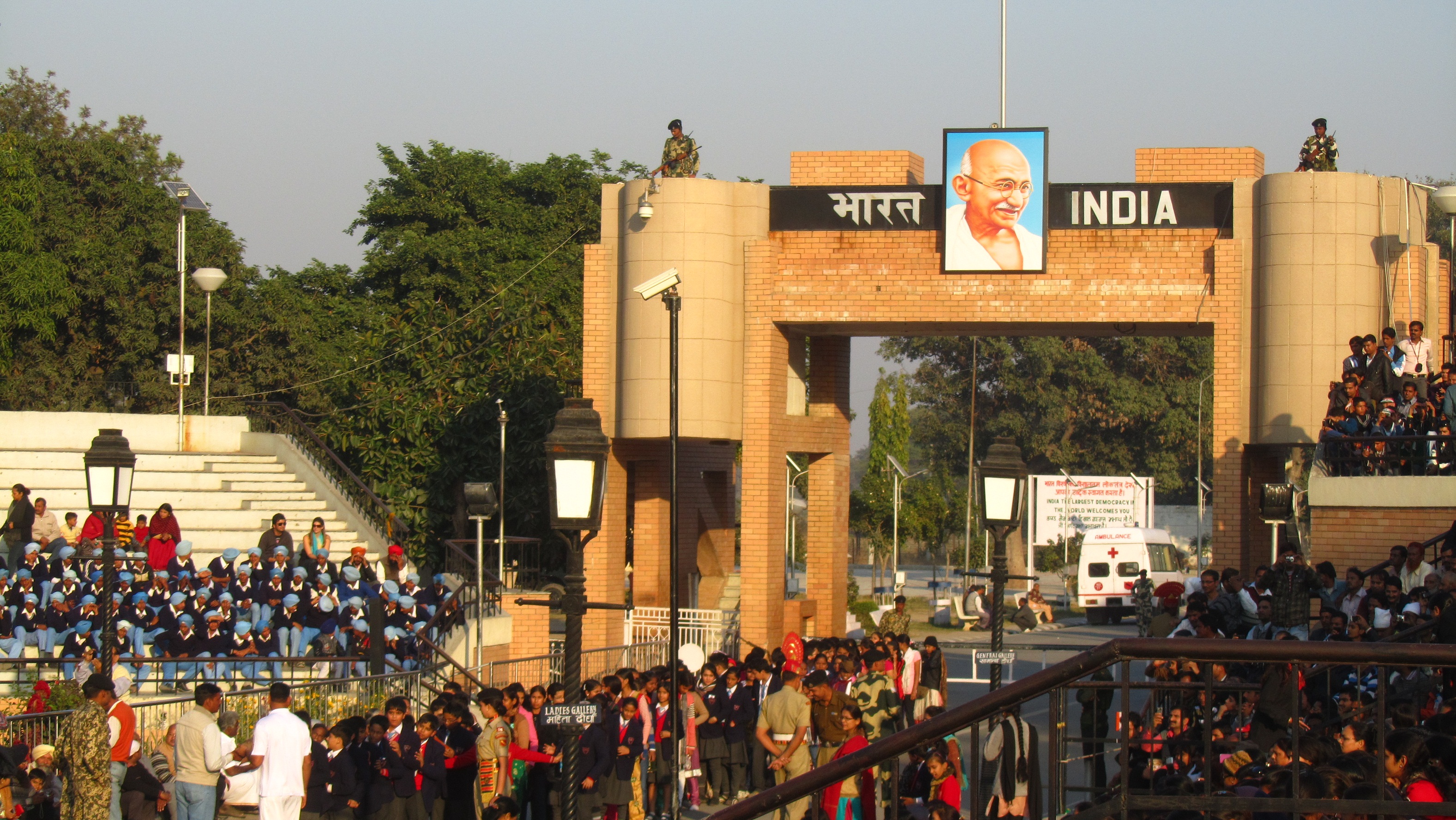 Amritsar: Visit to Golden Temple & Wagah Border with Hotel pick-up & drop-off