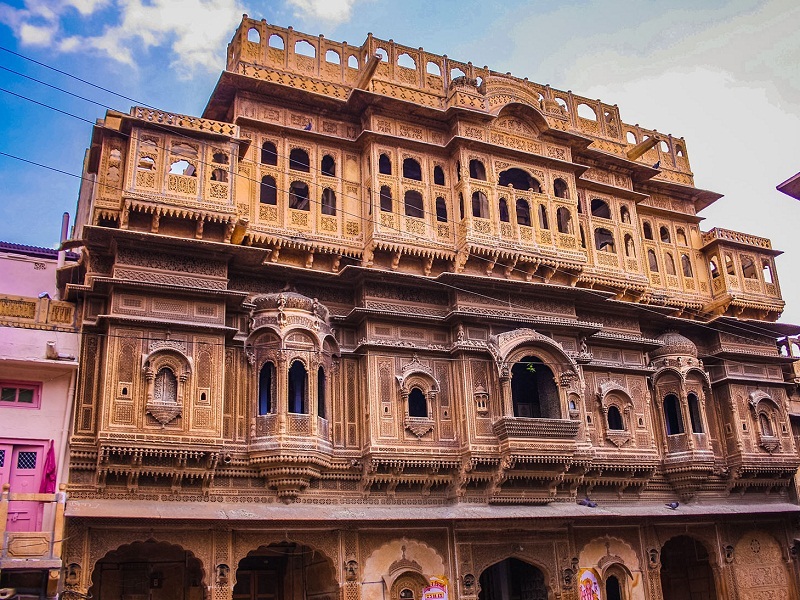 From Jaisalmer: Walking Tour of Havelis with a Visit to Jain Temple