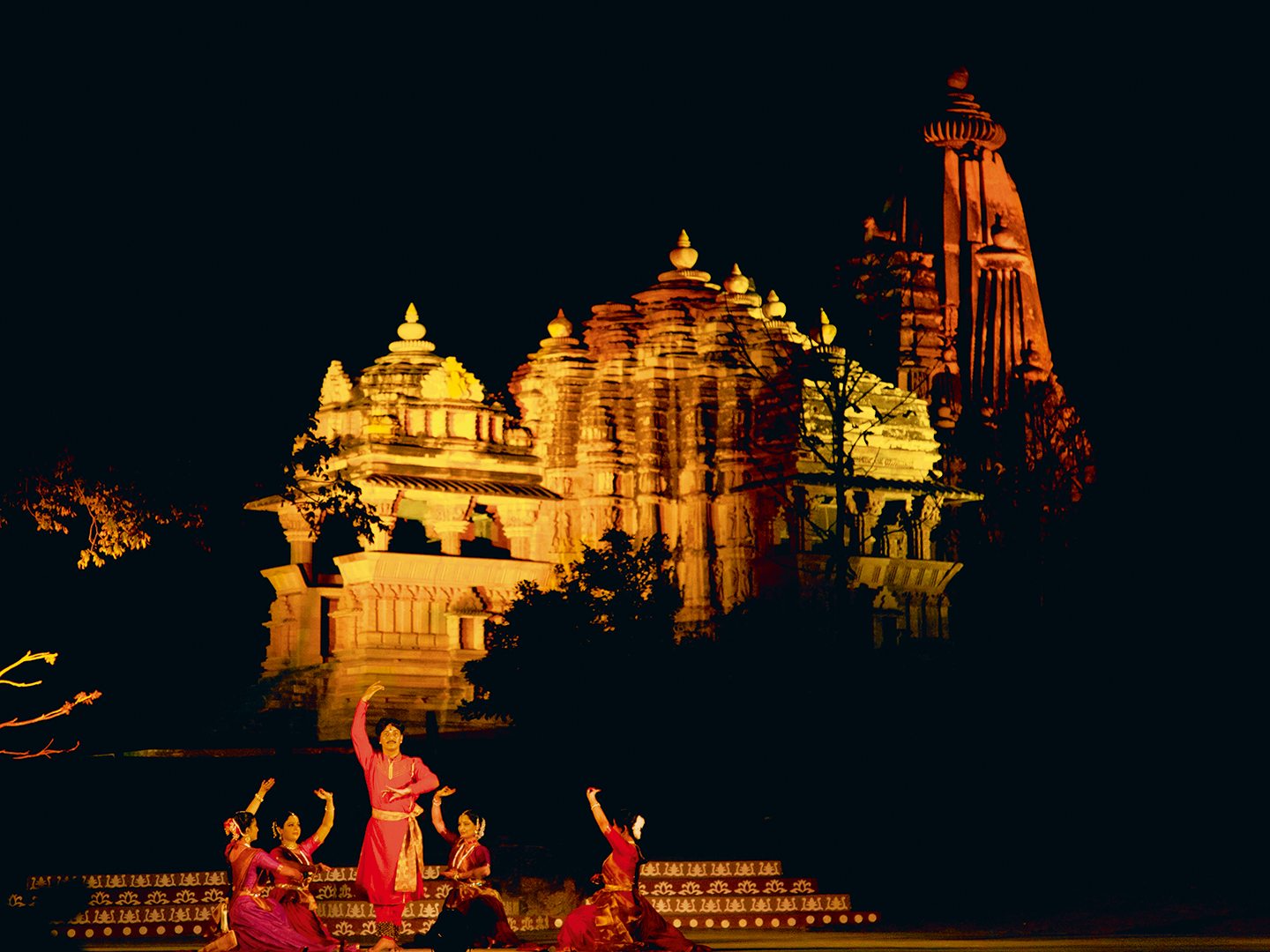 From Varanasi: Private classical dance session with local market shopping