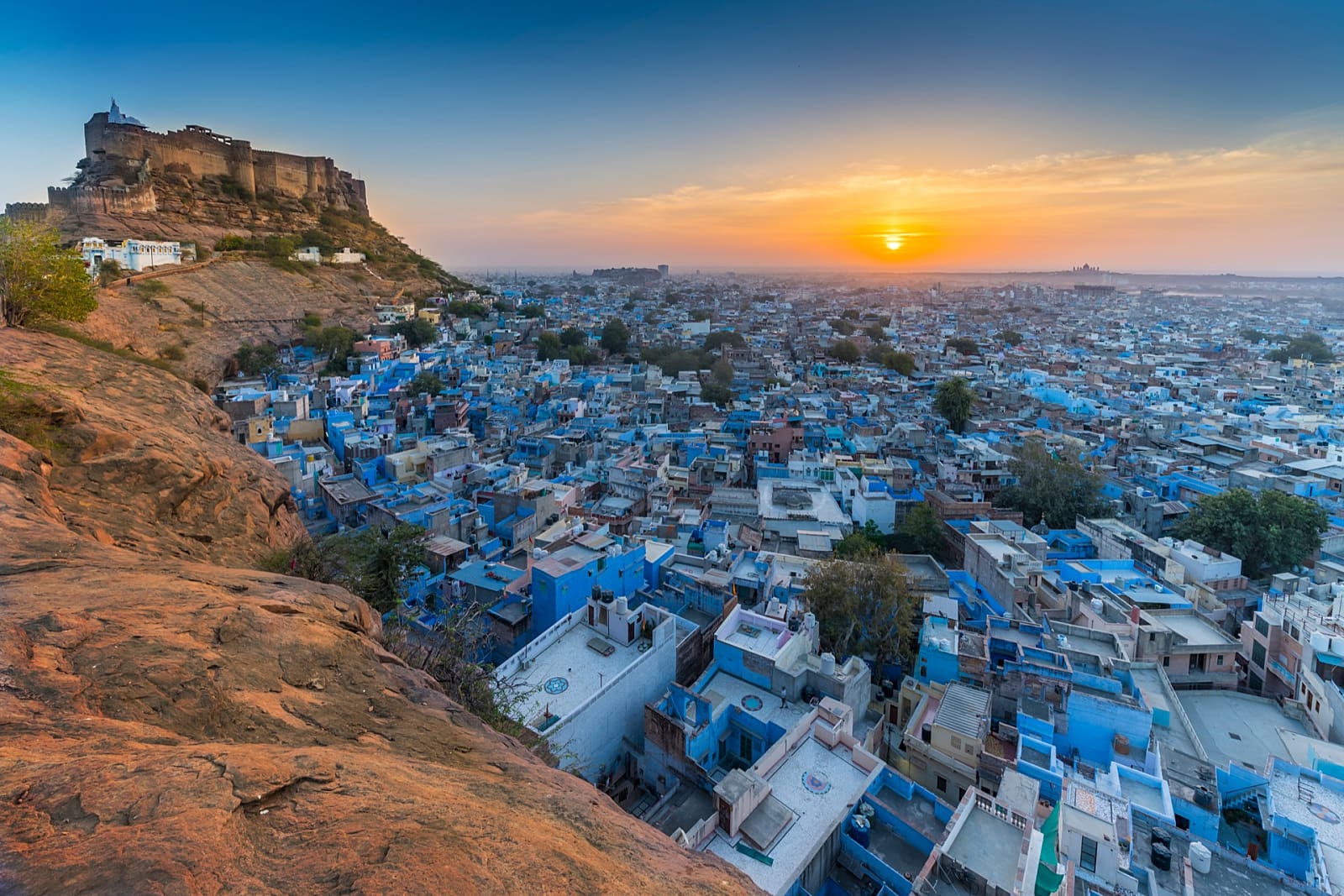 Private Transfer from Udaipur to Jodhpur with Kumbhalgarh and Ranakpur