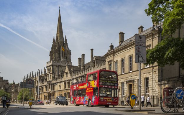 Tham quan thành phố Oxford Hop-On, Hop-Off với vé vào Tháp Carfax + 2 chuyến đi bộ