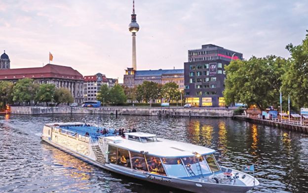 Chuyến tham quan Hop-On, Hop-Off vòng quanh thành phố Berlin bằng thuyền trên sông Spree