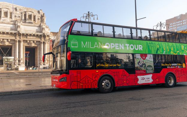 milan open top bus tour