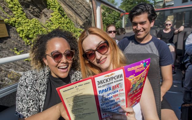 Tham quan thành phố Prague Hop-On, Hop-Off & Bữa tối văn hóa dân gian