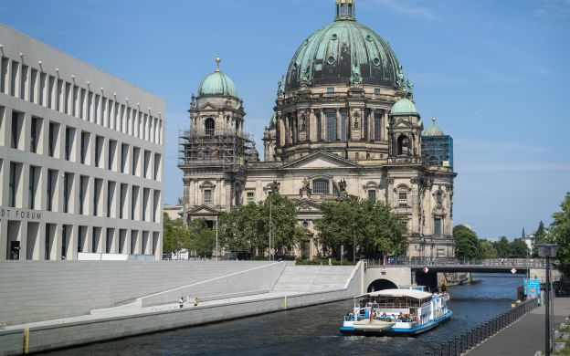 Vé kết hợp du thuyền trên sông Spree và Hop-On Hop-Off Berlin