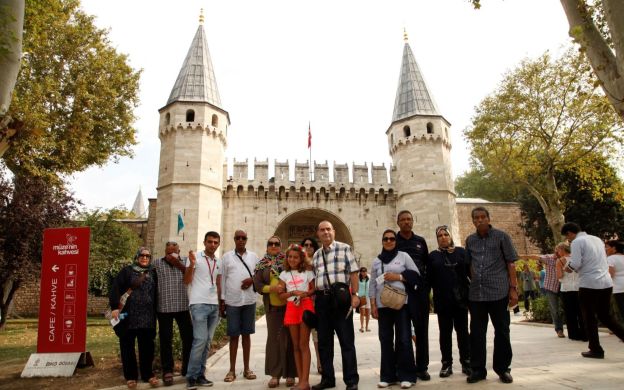 Istanbul: Tour tham quan Cung điện Topkapi với Harem & Nhà thờ Hagia Irene