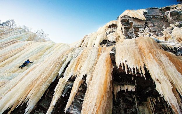 Tour đi bộ đường dài đến thác nước đóng băng Korouoma