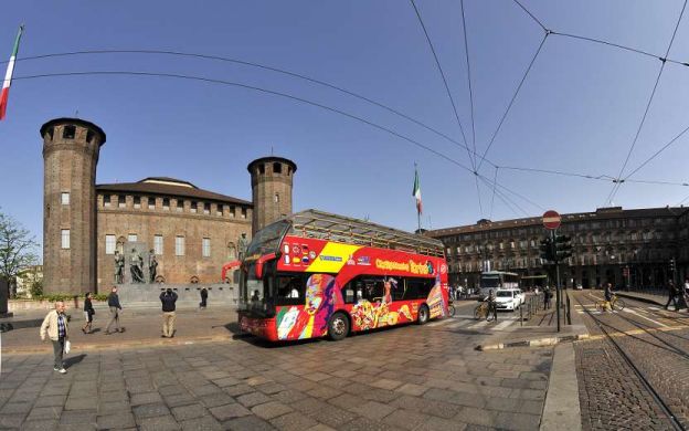 Tham quan thành phố Turin: Hop-On, Hop-Off + Bữa ăn Burger M** Bun