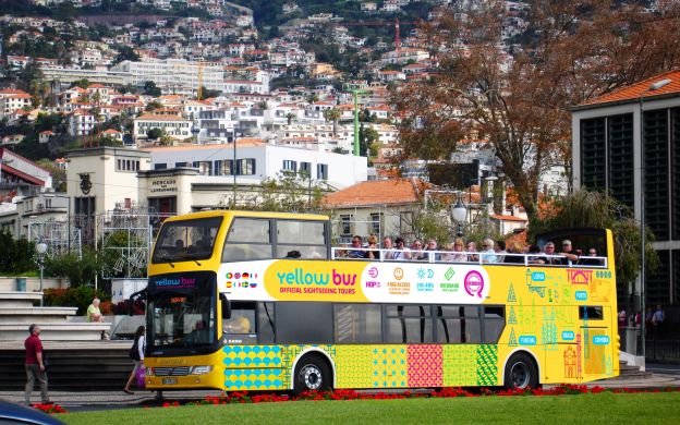 Funchal Yellow Bus 3-in-1 - Hop-On, Hop-Off Bus + Câmara de Lobos + Cabo Girão