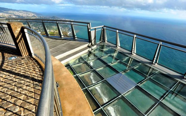 Yellow Bus Funchal 2-in-1: Hop-On, Hop-Off Bus + Câmara de Lobos