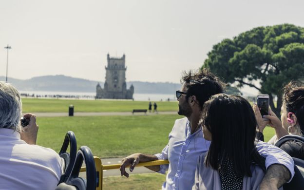 Xe buýt màu vàng Lisbon Hop on Hop Off & Vé đi thuyền tùy chọn