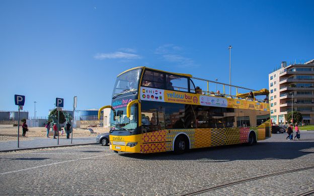 Yellow Bus Porto: Vintage Hop-on, Hop-off Bus