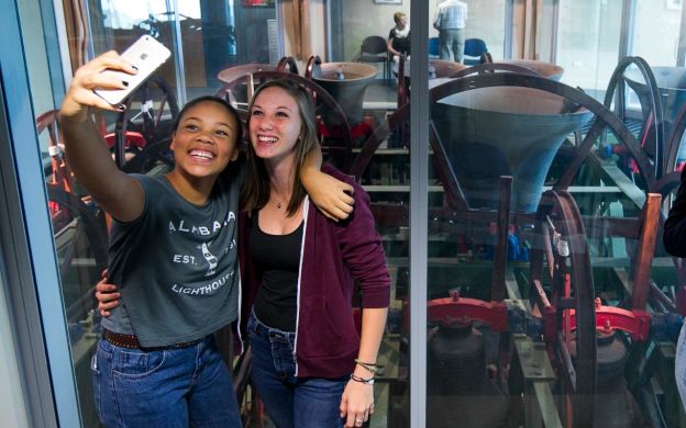 City Tours Perth: Hop-On, Hop-Off Tour with Bell Tower Ticket