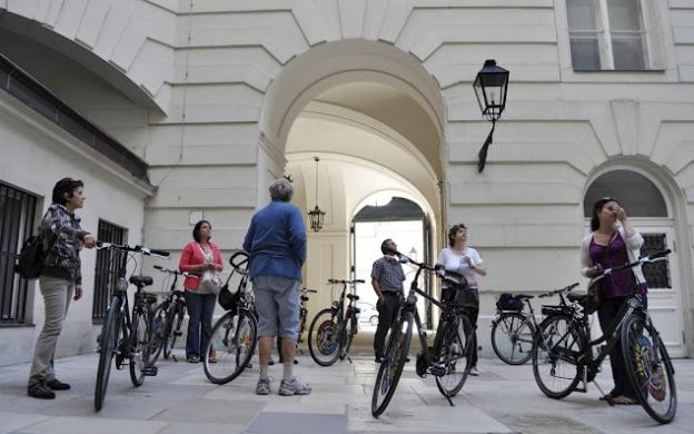 bike and vienna and online dating