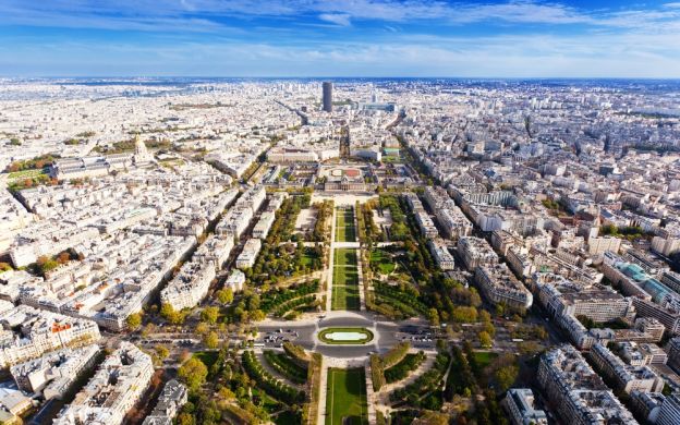 Eiffel Tower Morning Tour with Host