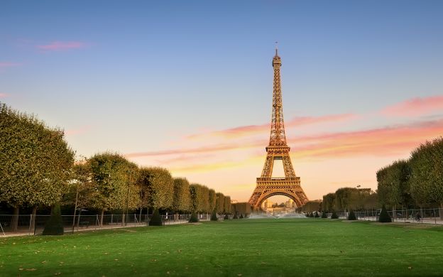 Eiffel Tower Morning Tour with Host