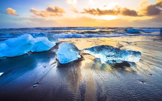 Jokulsarlon Glacier Lagoon & Diamond Beach Tour