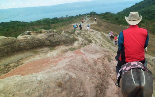 taal volcano hike