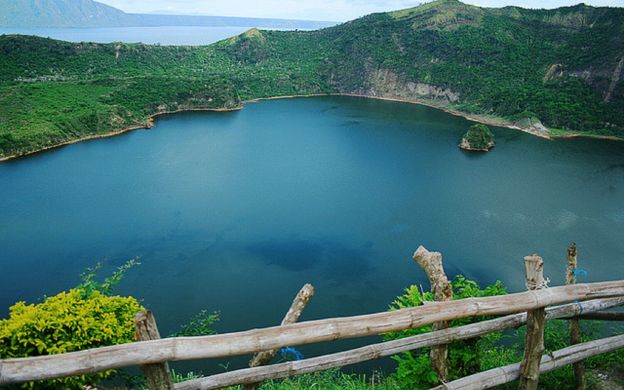 taal volcano hike