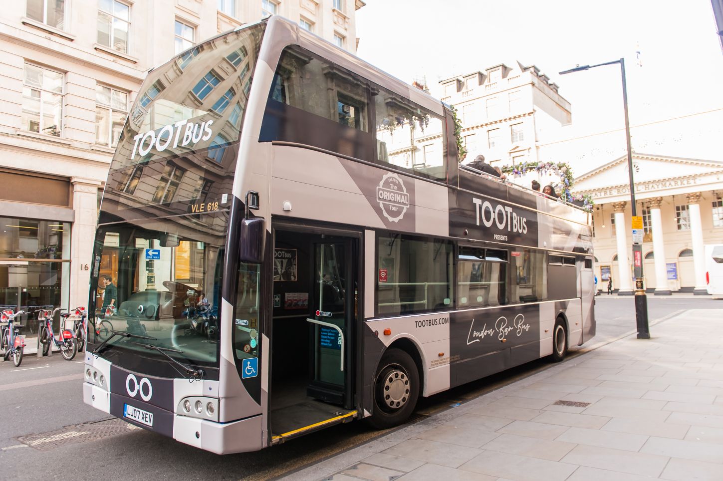 Tootbus London Bar Bus Tour: Enjoy Drinks Views 30% Off