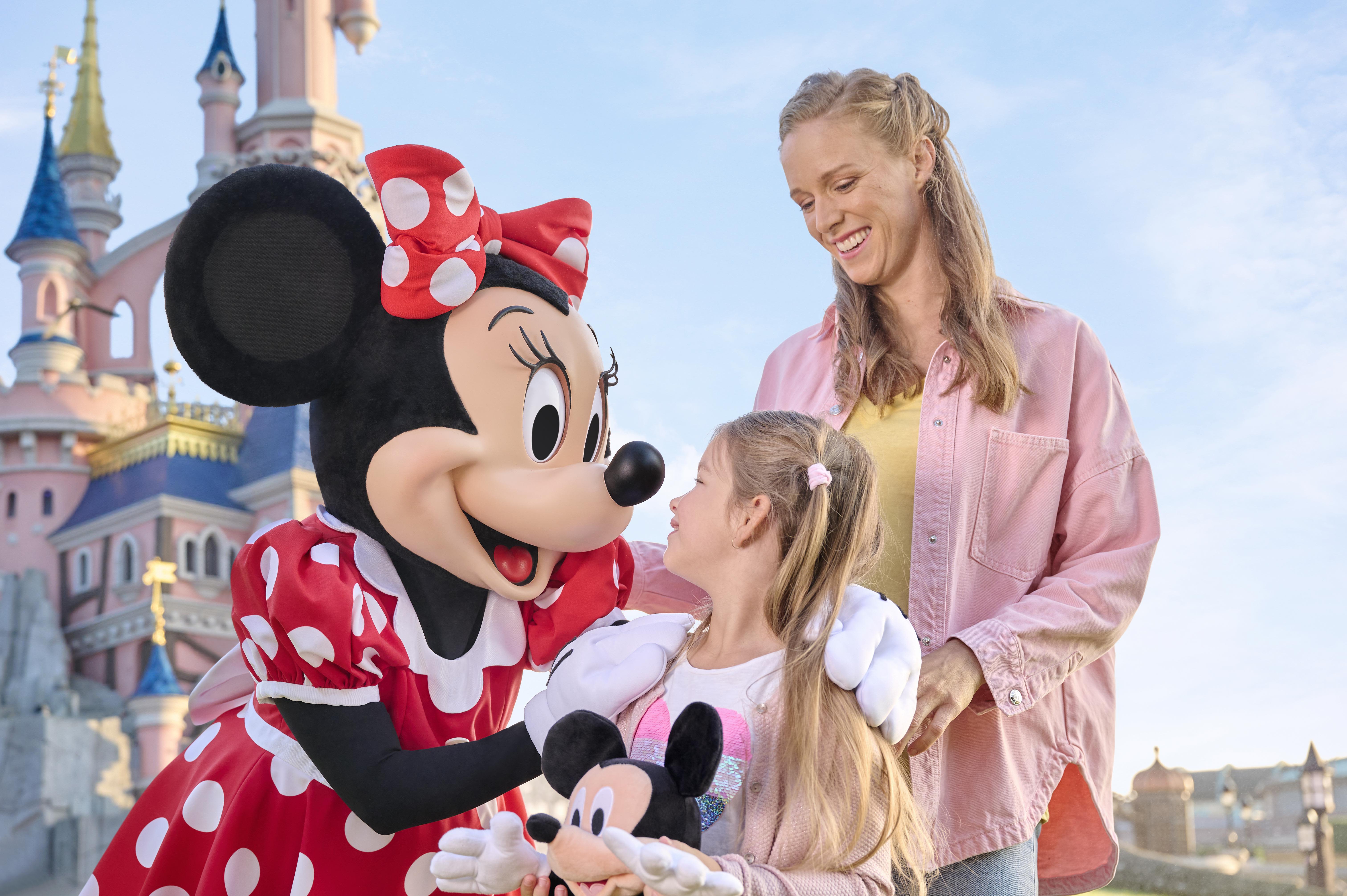 Disneyland® Paris Express: Return Shuttle Transfers, 1 or 2 Parks