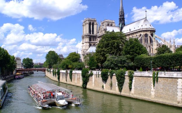 Seine Lunch Cruise With Live Music