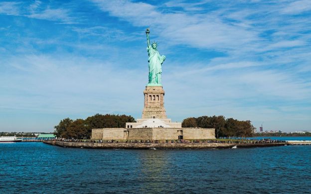 WORLD TRADE CENTER WTC 9//11 Statue of Liberty GRN $2 US Bill SPECIAL LOW PRICE