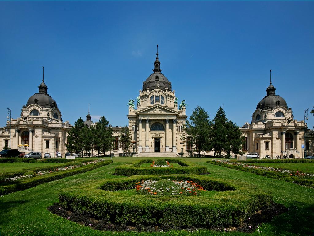 Private Absolute Budapest - All In One Walking Tour with Basilica and Cafe Stop