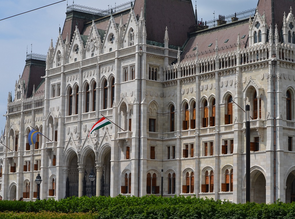 Budapest Grand City Tour with Parliament Visit