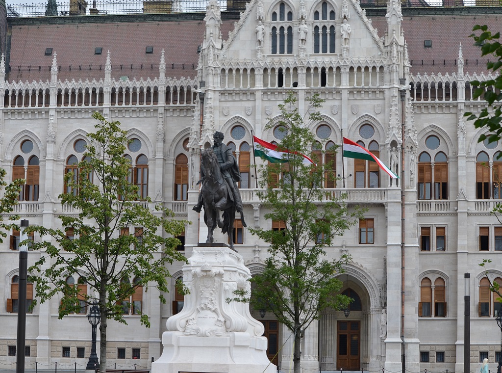 Classic Pest Walking Tour in Budapest