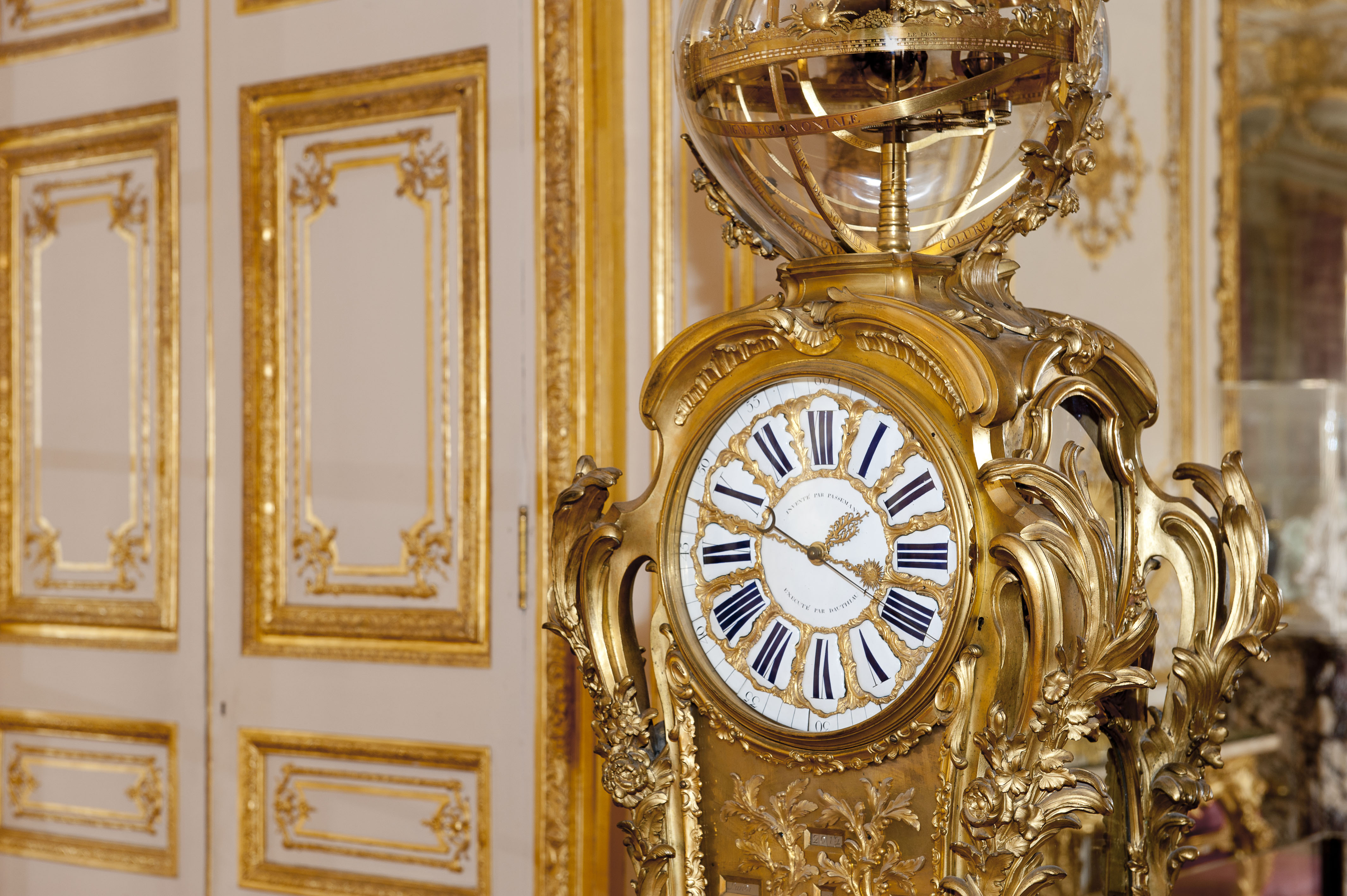 Return Transportation Versailles/Paris Half-Day