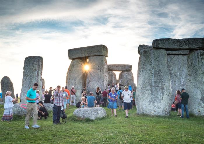 Stonehenge Inner Circle Access & Windsor Walking Tour – with Coach Transfers from London