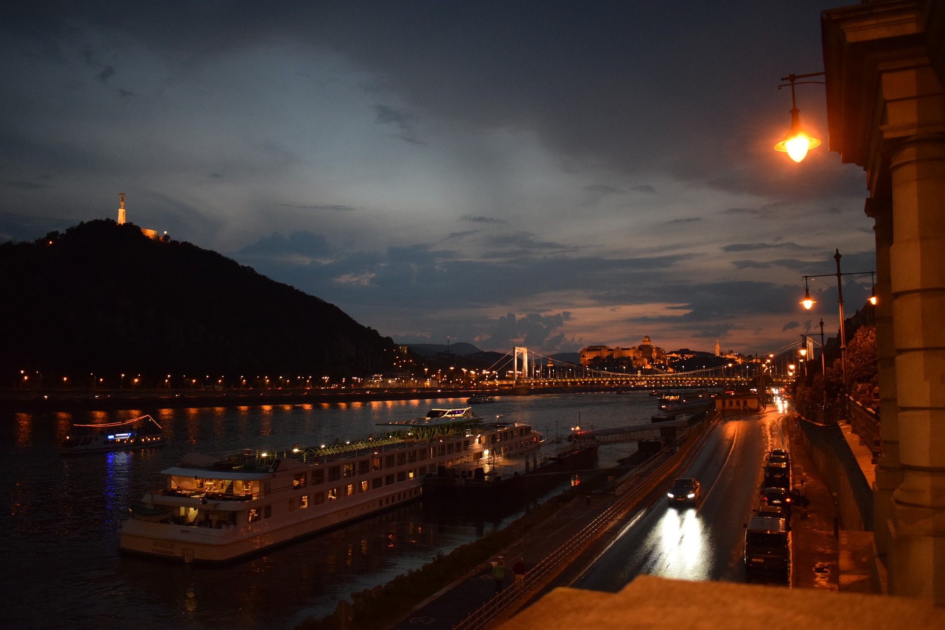 Danube Drink & Cruise, Budapest